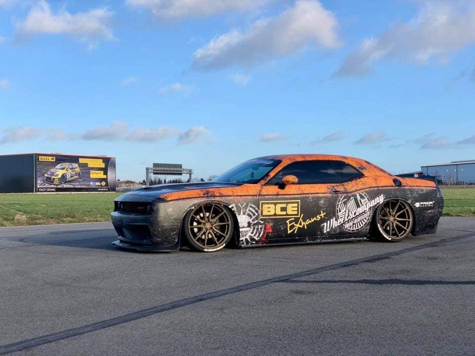 Formacar: Older Dodge Challenger Gets Carbon Fiber Treatment