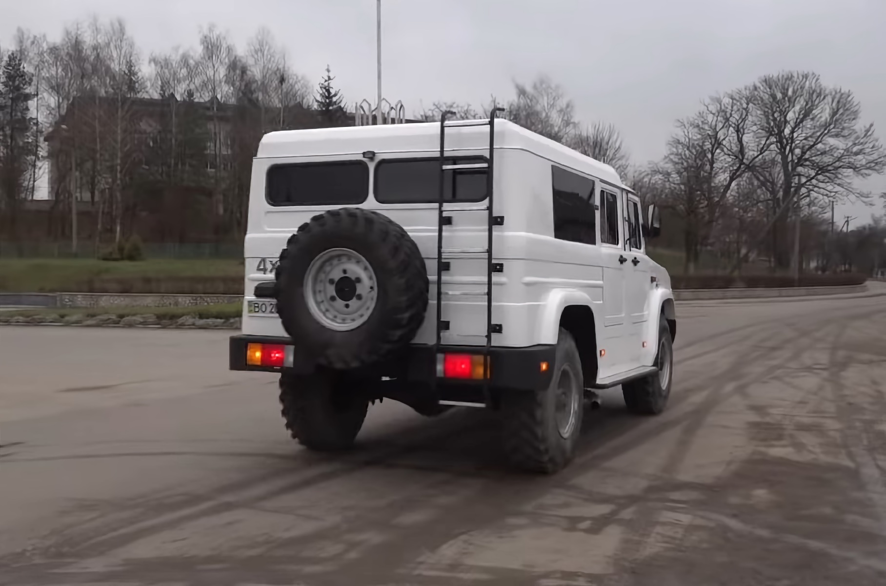 Formacar: Soviet-made GAZ-66 “Shishiga” becomes a capable seven-seater SUV